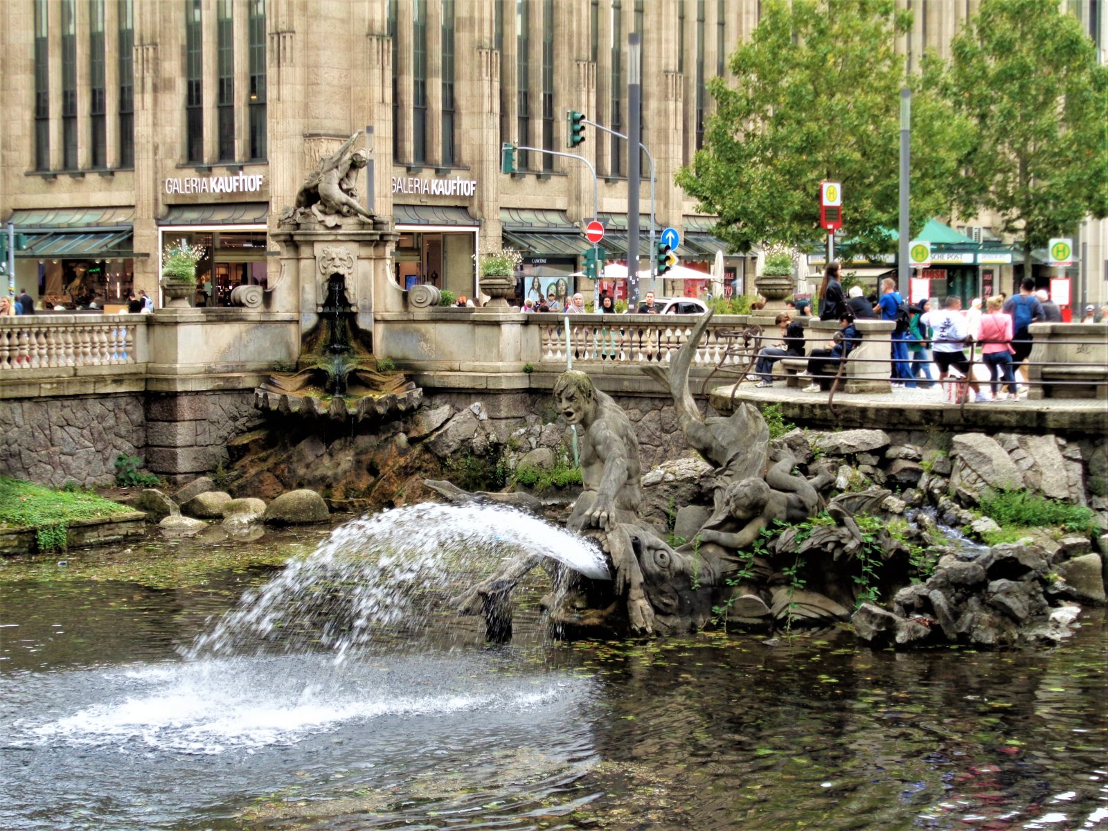 Düsseldorf - Stadtgraben 18 (Tritonenbrunnen).JPG