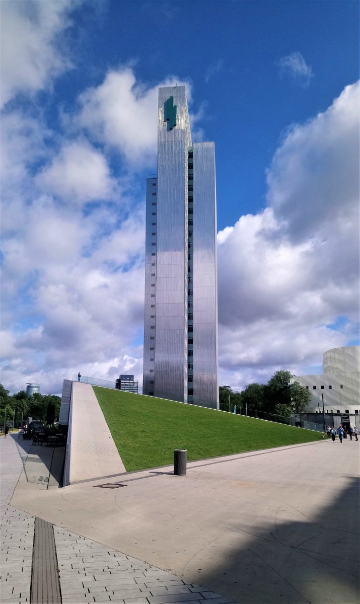 Düsseldorf - Dreischeibenhaus 1.JPG