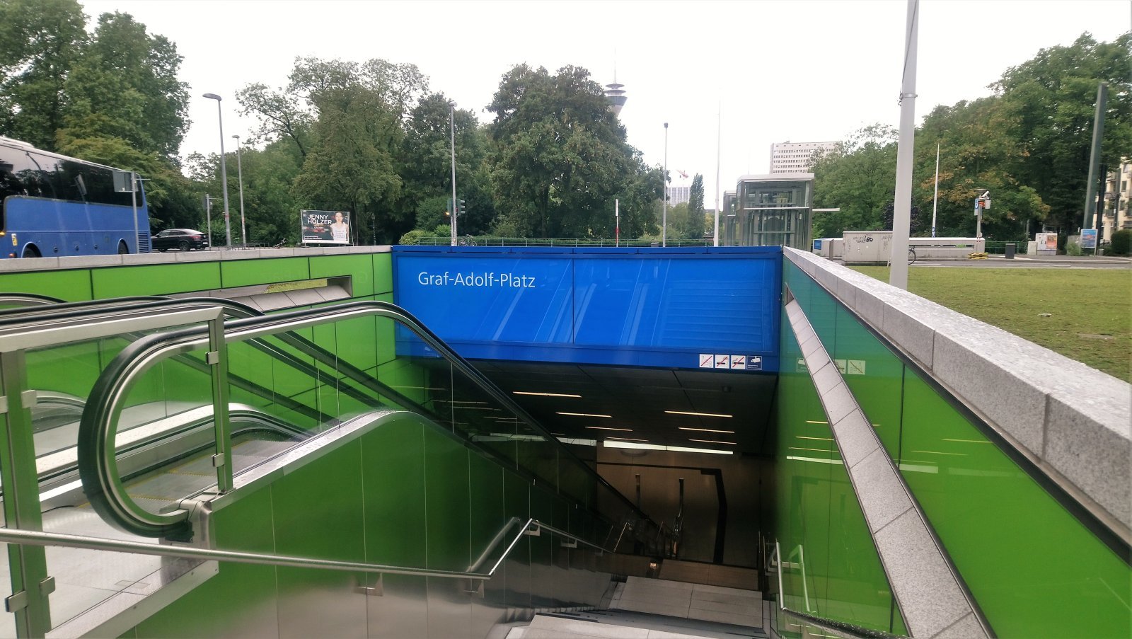 Düsseldorf - Wehrhahn line 01.JPG