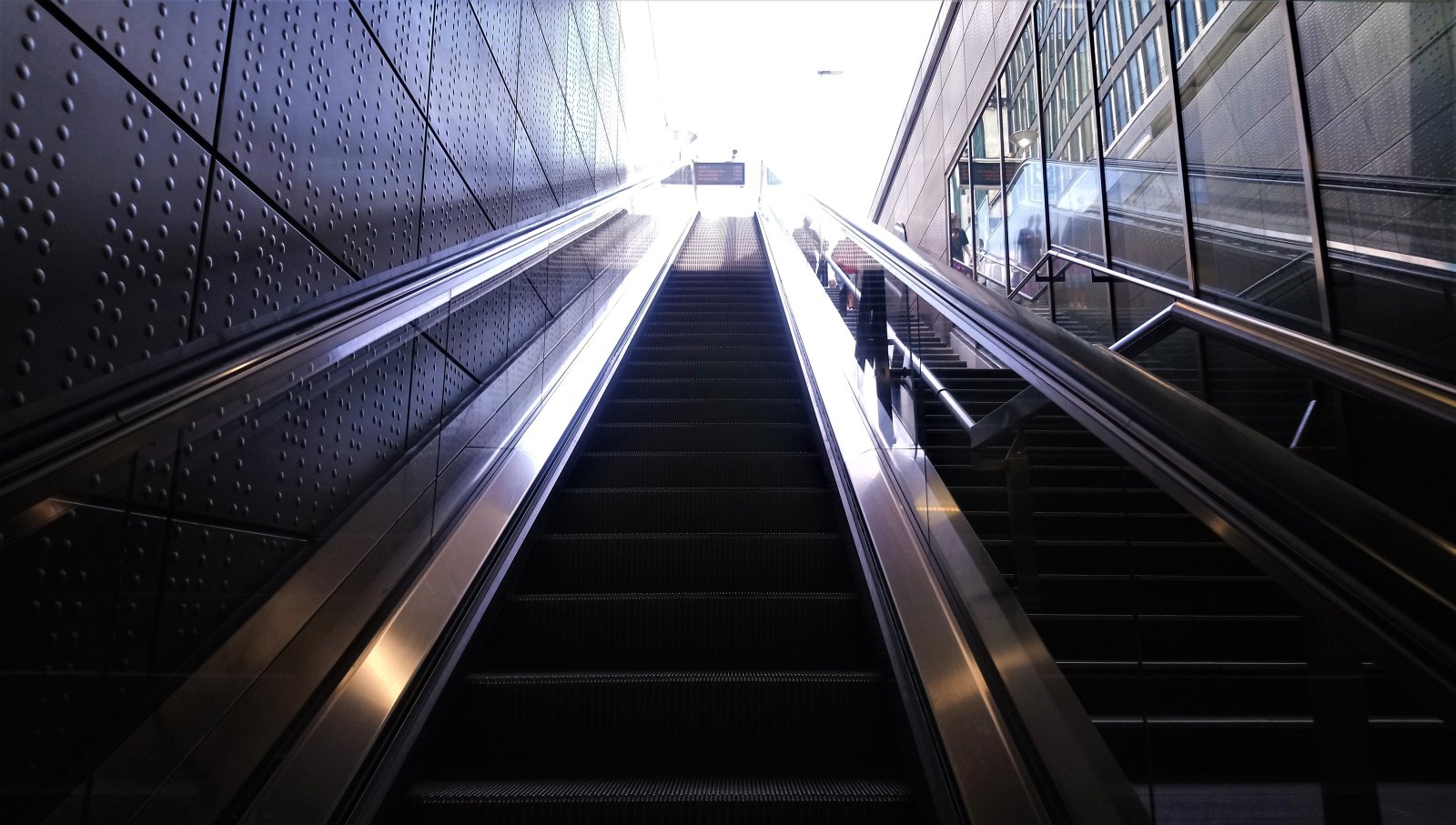 Düsseldorf - Wehrhahn line 17.JPG