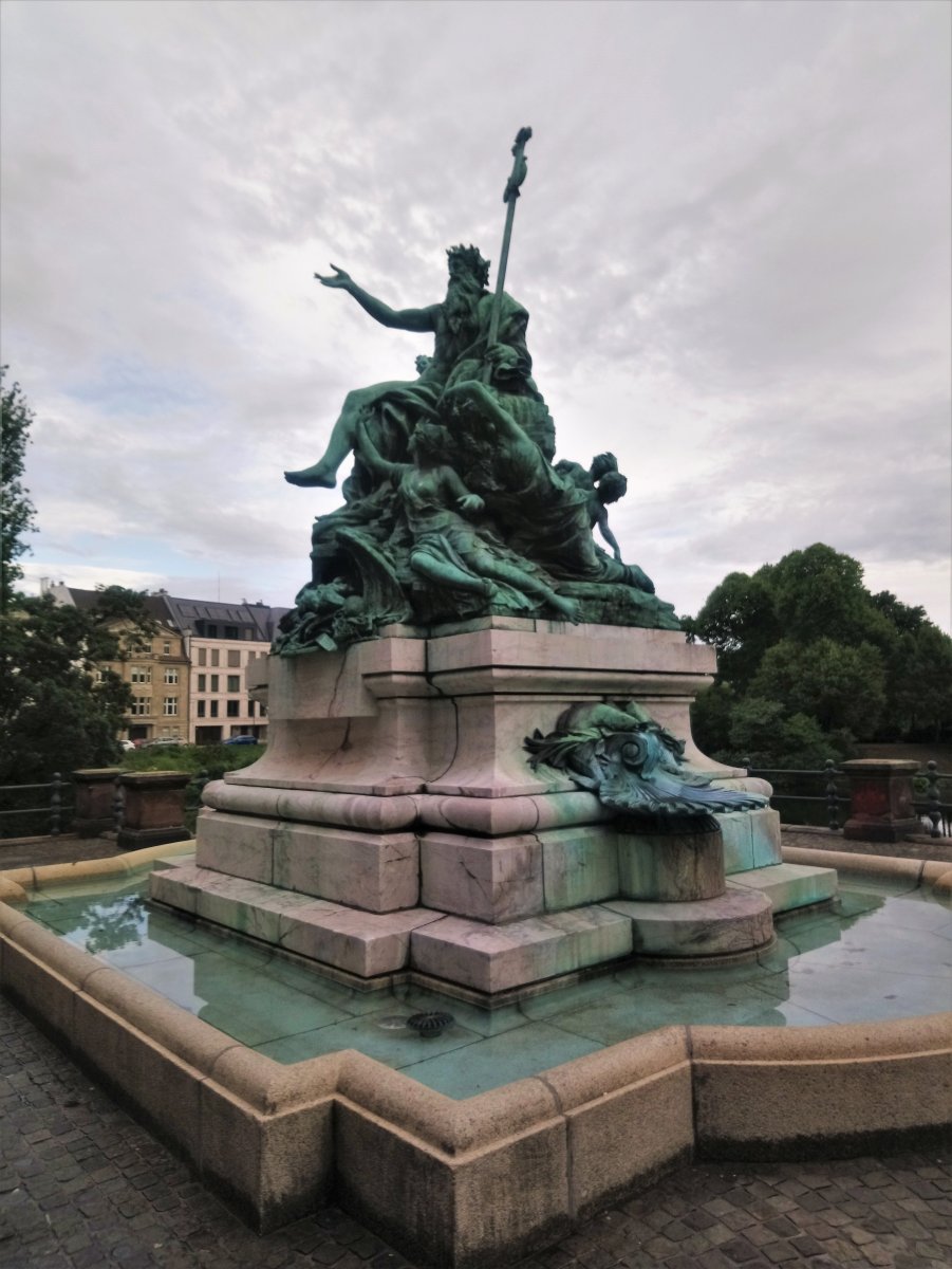 Düsseldorf - Ständehauspark 13 (Father Rhine and his Daughters).JPG