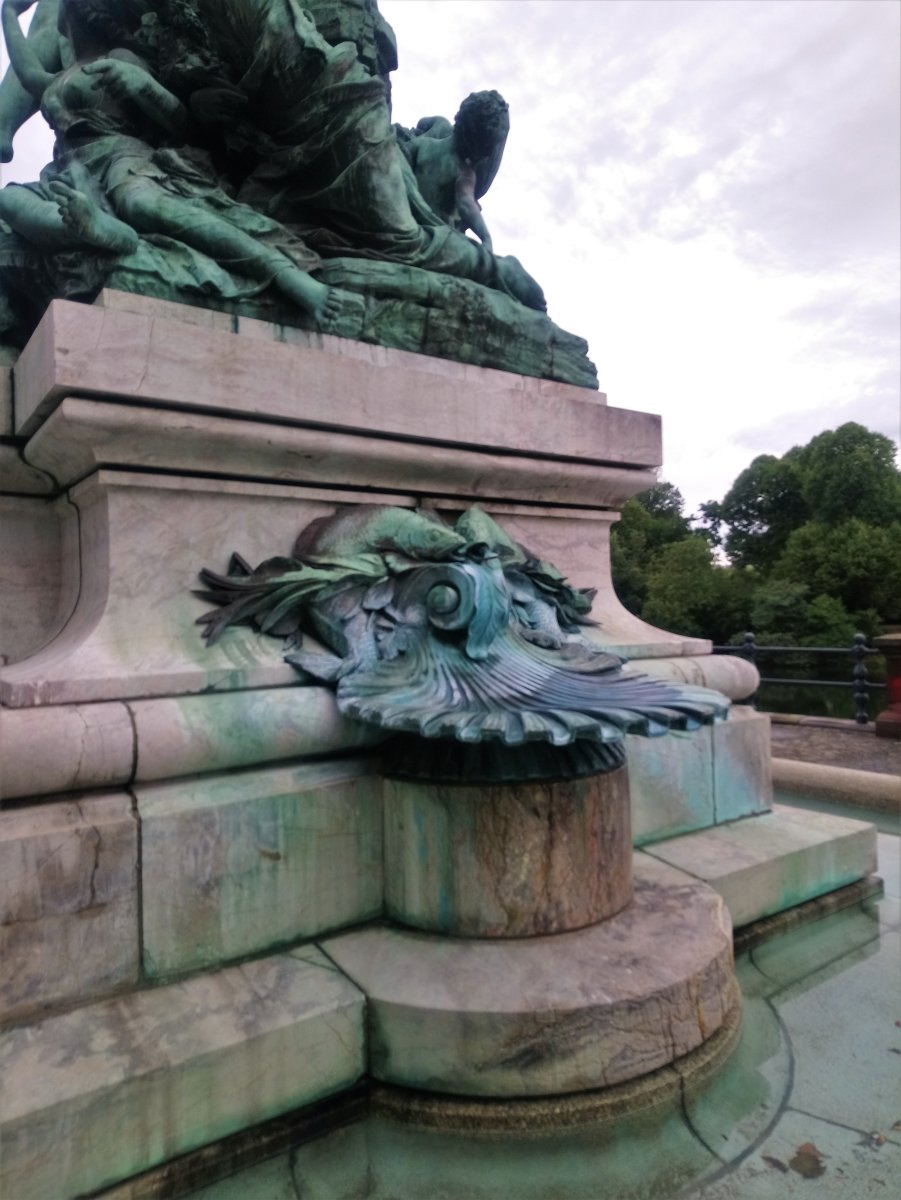 Düsseldorf - Ständehauspark 14 (Father Rhine and his Daughters).JPG