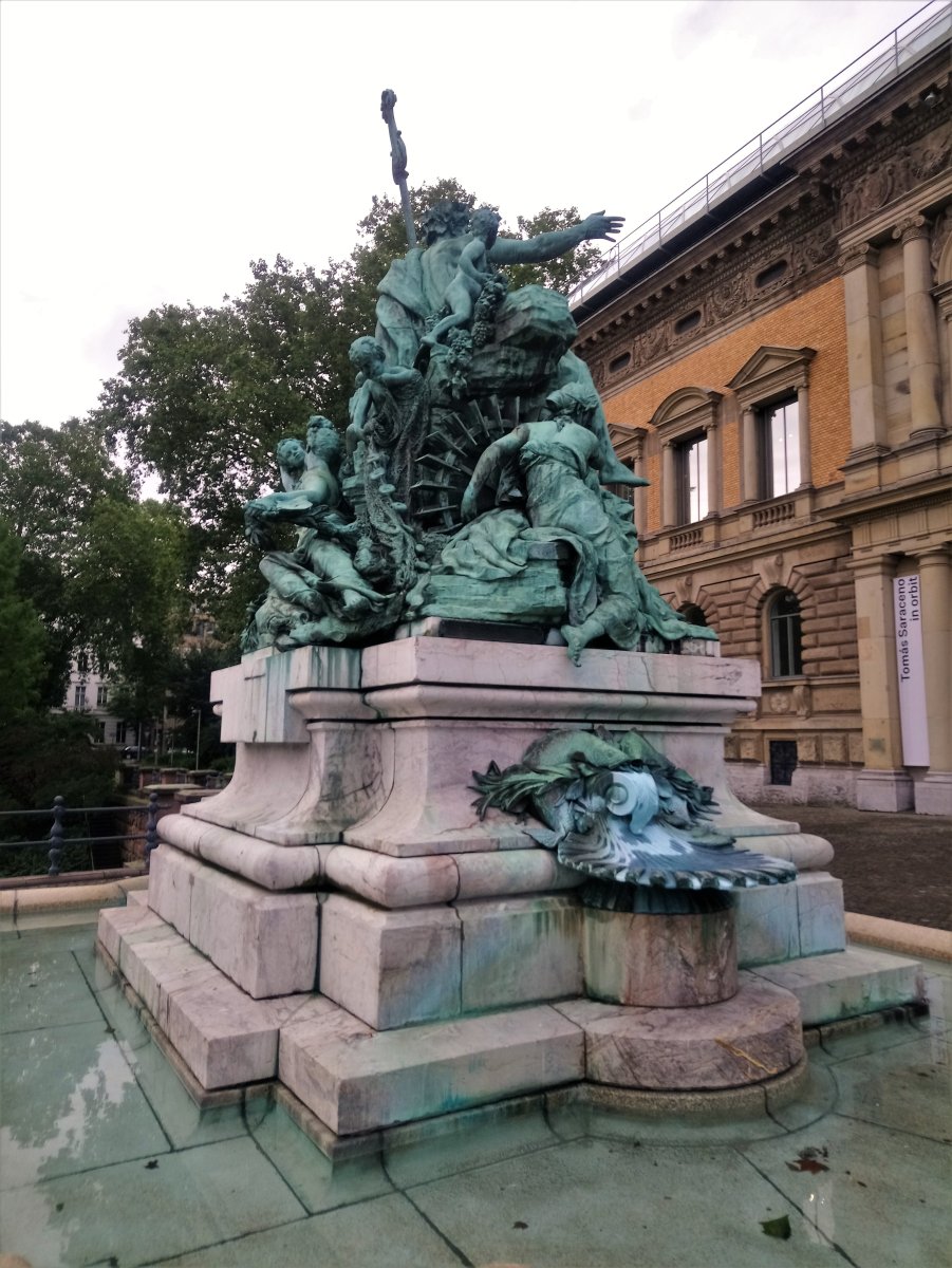 Düsseldorf - Ständehauspark 15 (Father Rhine and his Daughters).JPG