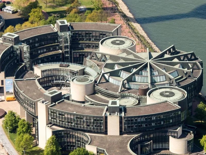 Düsseldorf - Landtag of North Rhine-Westphalia 1.jpg
