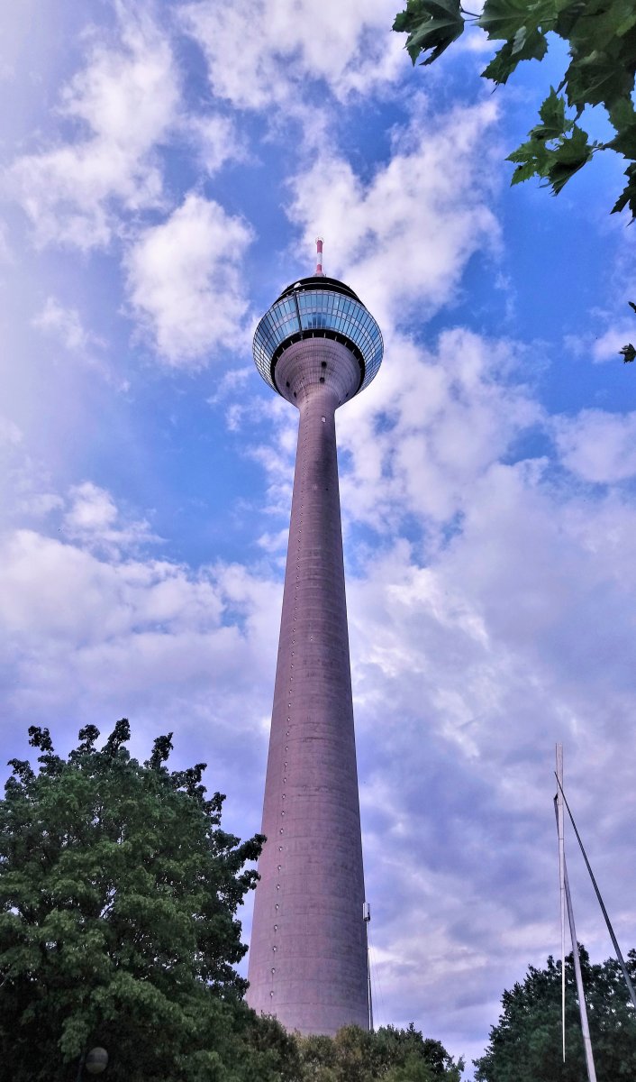 Düsseldorf - Rhine Tower 02.JPG