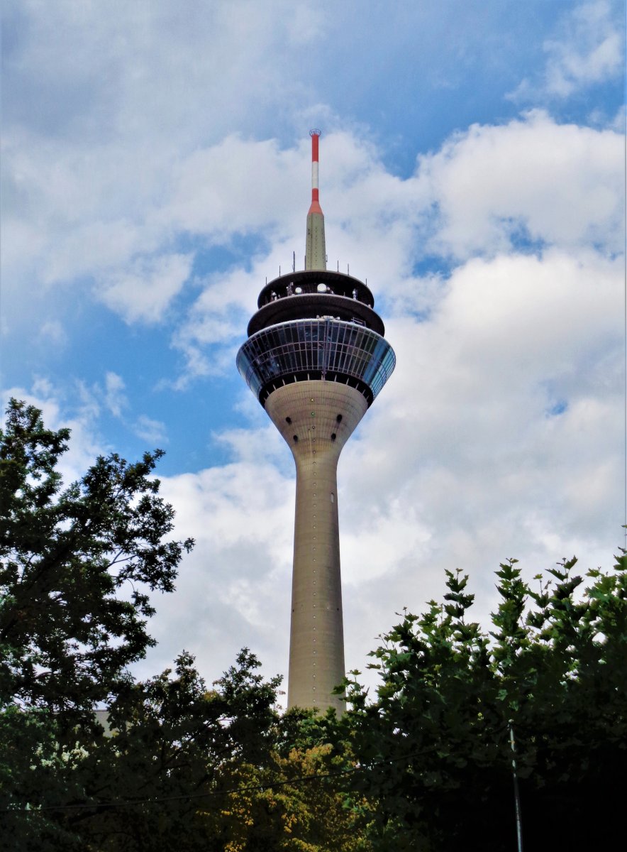 Düsseldorf - Rhine Tower 03.JPG