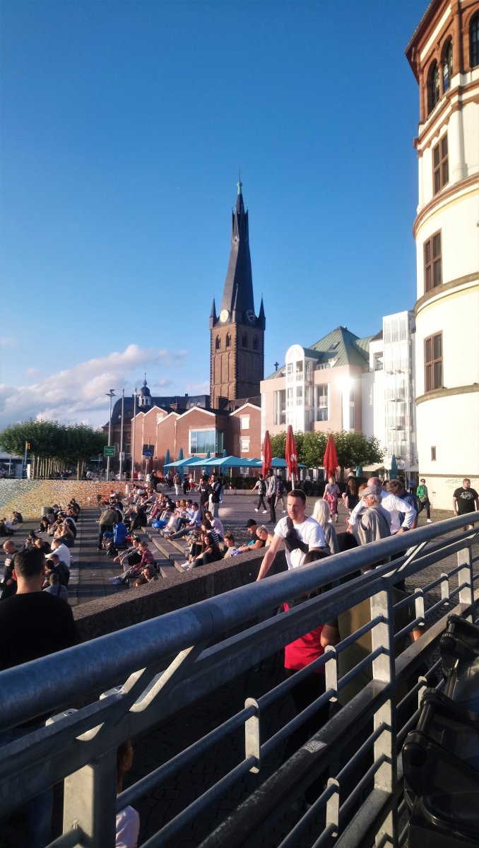 Düsseldorf - Rheinpromenade 01.JPG