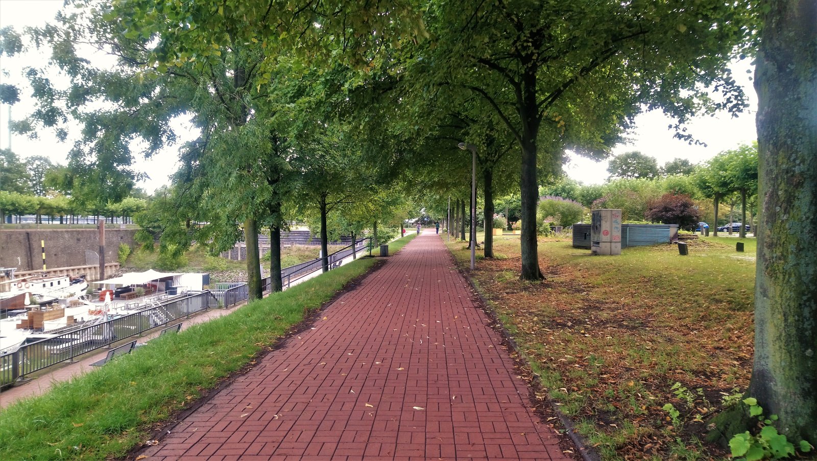 Düsseldorf - Rheinpromenade 07.JPG