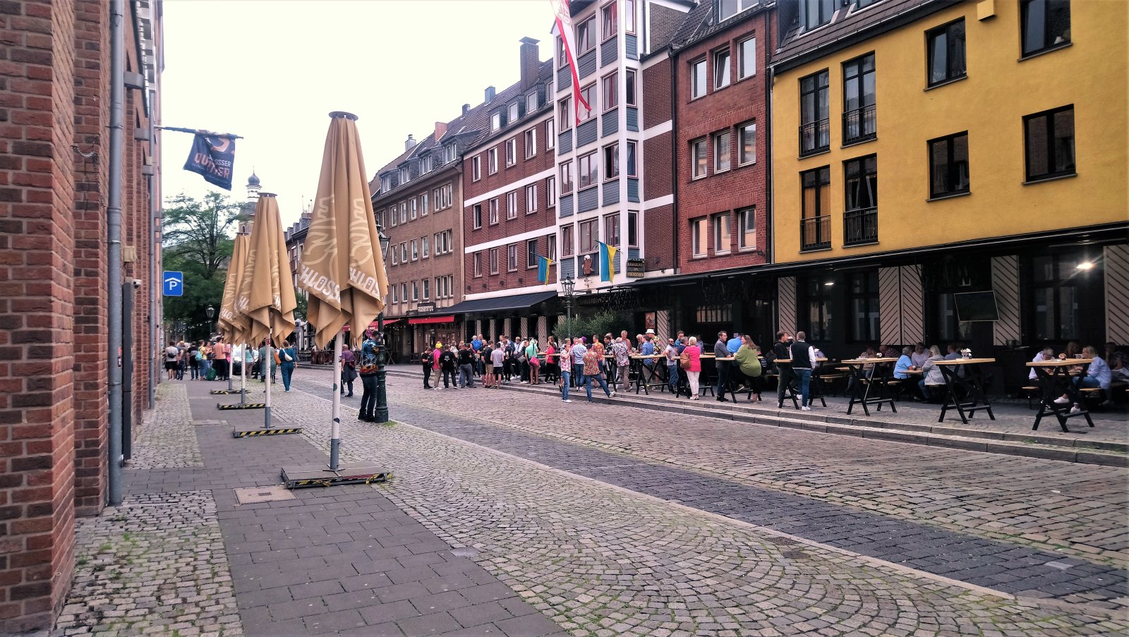 Düsseldorf - Old Town 01.JPG