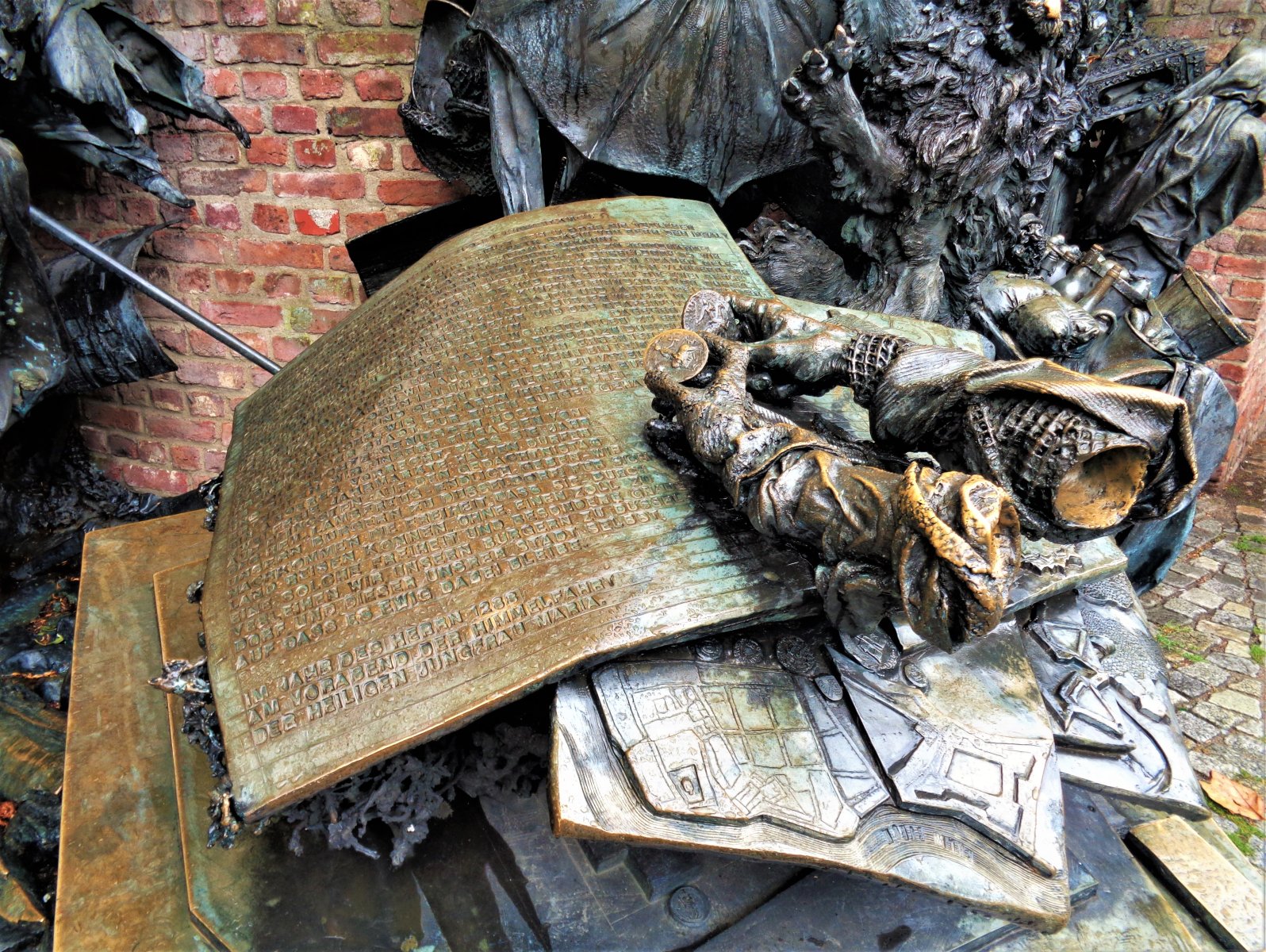 Düsseldorf - Stadterhebungsmonument 09.JPG