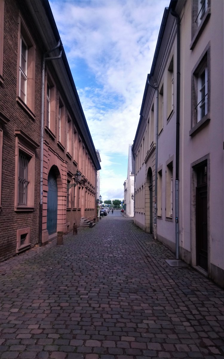 Düsseldorf - Old Town 06.JPG