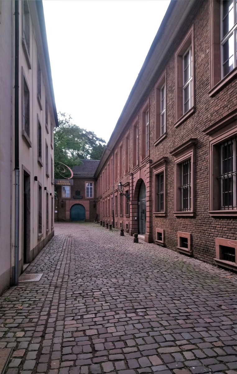 Düsseldorf - Old Town 07.JPG