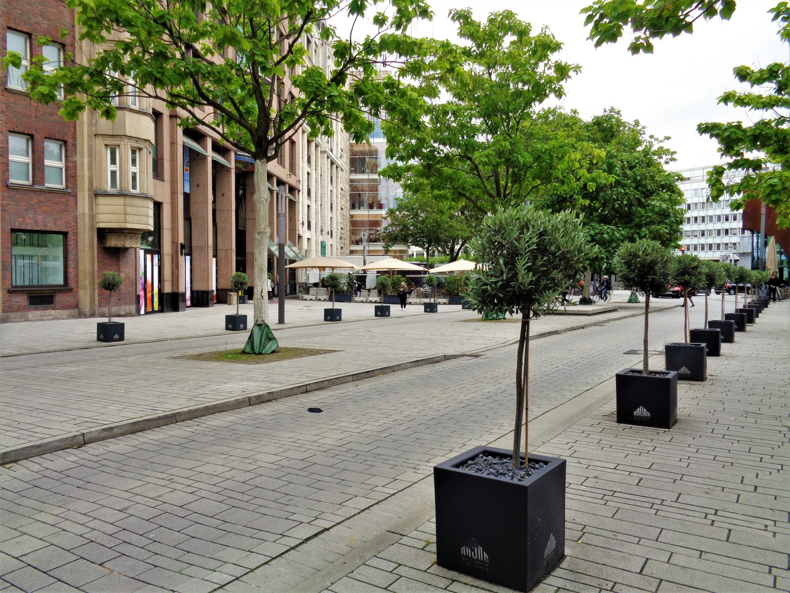 Düsseldorf - Martin Luther Platz 03.JPG