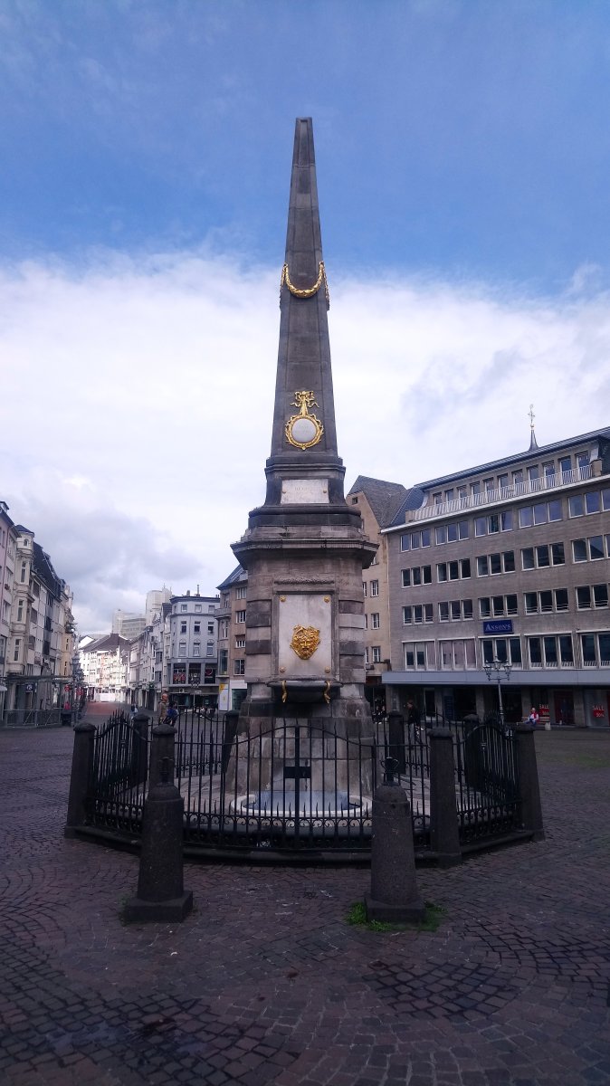 Bonn - Market Fountain 02.JPG