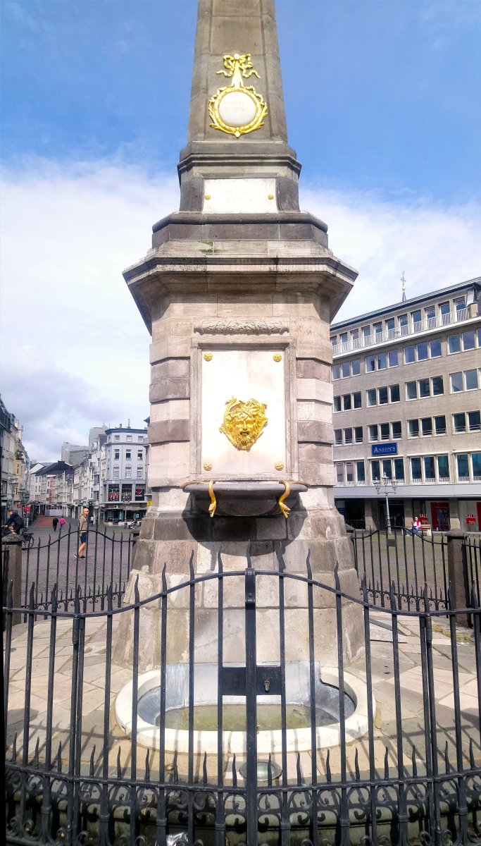 Bonn - Market Fountain 03.JPG