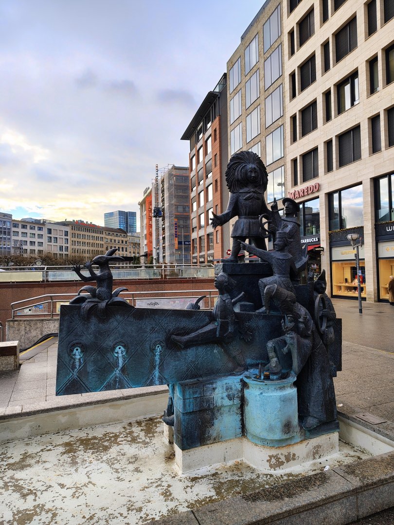 Frankfurt - Struwwelpeter-Brunnen 1.jpg