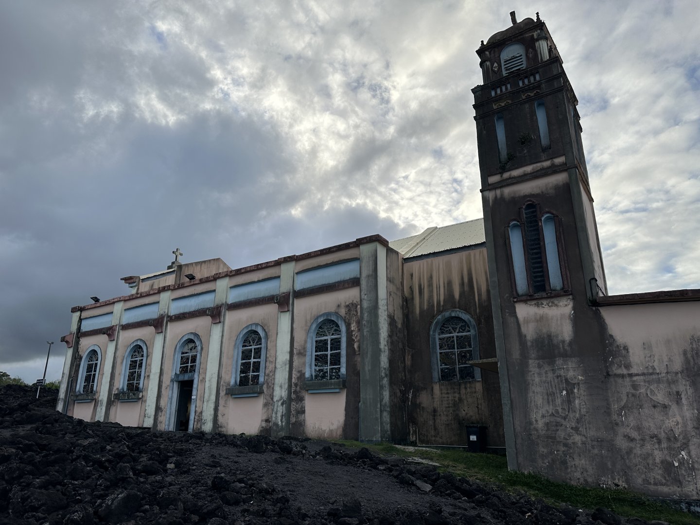 63a. Notre-Dame des Laves - Εξωτερικό 1.JPG