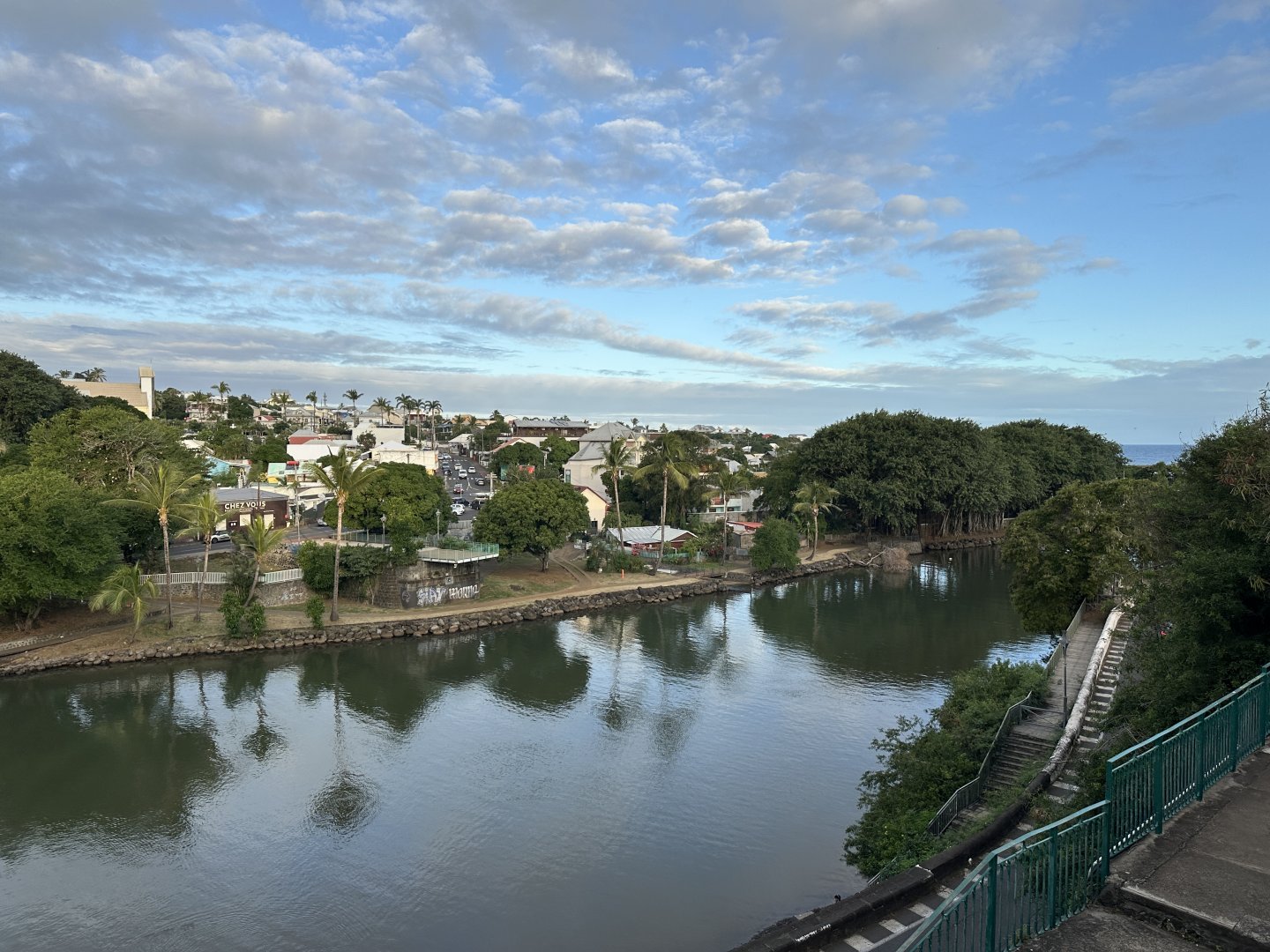 180. Προάστιο Terre Sainte.JPG