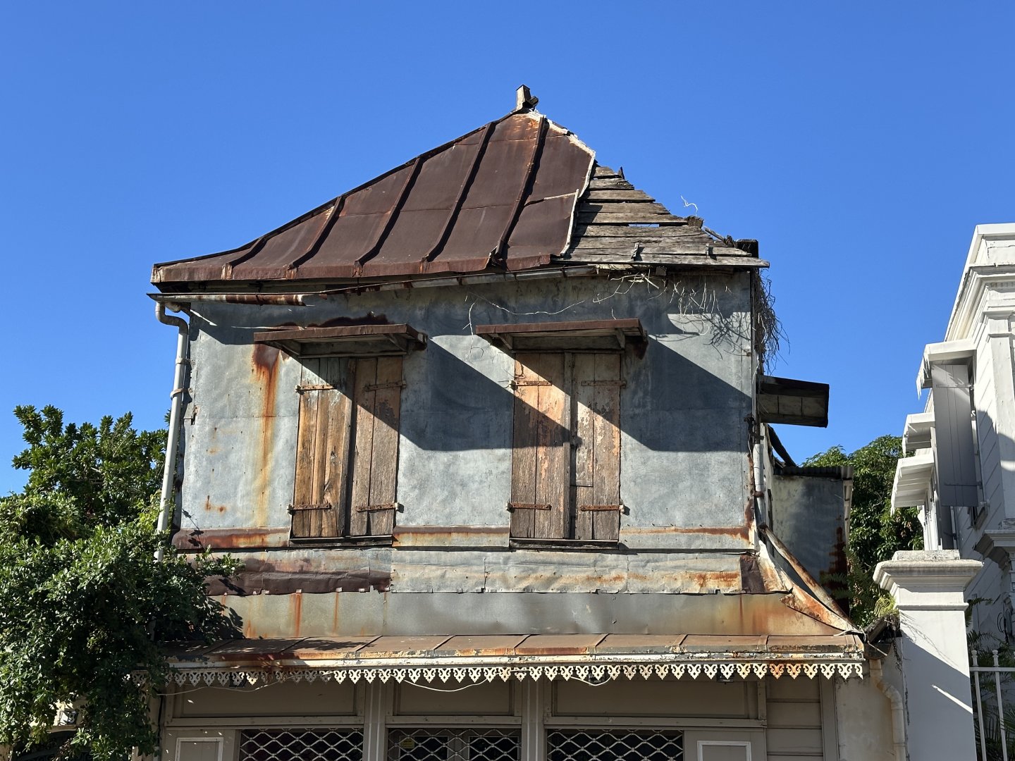 203b. Εγκατελελειμμένο.JPG