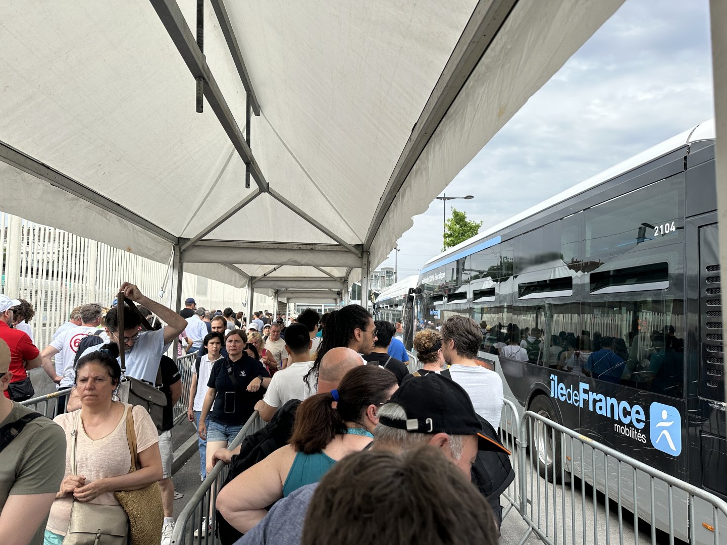 212a. Ουρά Λεωφορεία.JPG