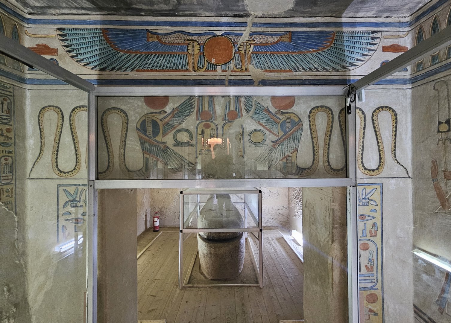 3.QV Tomb of Amonchopeshfu.jpg