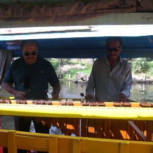 Marimba.Πλωτοι μουσικοι στο Xochimilco