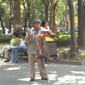 Πλανοδιος μουσικος στο Coyoacan