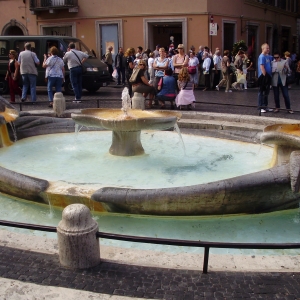 Piazza di Spagna, Fontana della Barcaccia