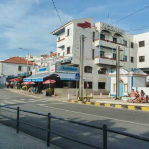 Avenida Eugene Levy - Praia das Macas