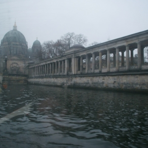 Spree με φόντο το Berliner Dom