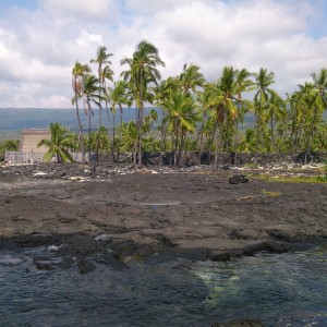 Puuhonua O Honaunau - Hale O Keawe Heiau & Wall 2