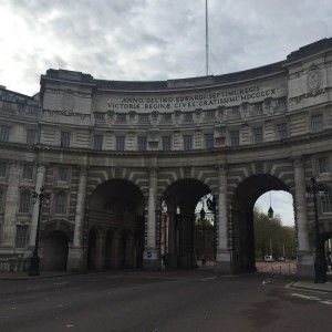 entrance gates of Buckingham Palace