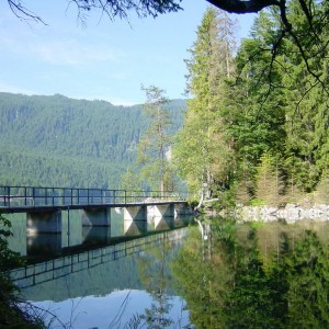 003 The hikingtrail around the lake Eibsee is about 7 km long