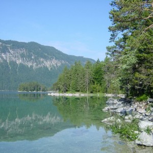 002 Looking west from lake Eibsee to the Törlen highlands