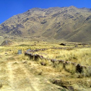 Καθ οδόν προς  Τιτικάκα  και  Βολιβία. Υψόμετρο γύρω στις  4.000 μέτρα.