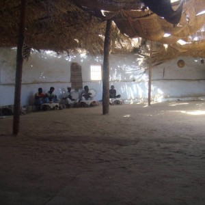 παραδοσιακο καφενειο στην ερημο