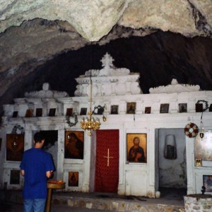 Γκιώνα, εκκλησακι-σπηλιά Αρσάλη