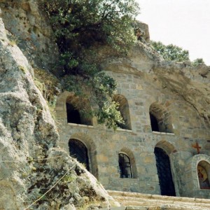 Γκιώνα, εκκλησακι-σπηλιά Αρσάλη