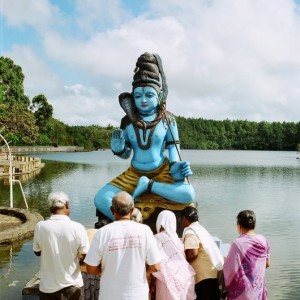 Ινδουιστές προσεύχονται  Grand Bassin