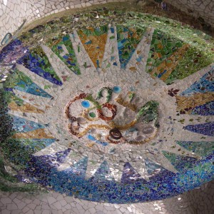 υπεροχο ψηφιδωτο στο ταβανι στο παρκο guell