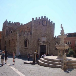 Taormina-Piazza Duomo