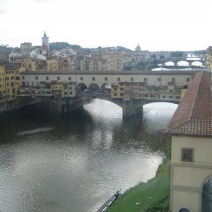 Ponte Vecchio (Διακρίνεται το μέρος του Corridoio Vasariano)