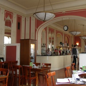 cafe louvre