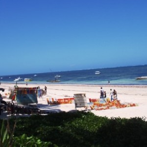 Αραδιασμένοι πίνακες στο Babouri beach