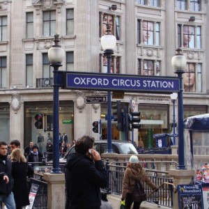 Oxford Street??? Κόσμος κοσμάκης..