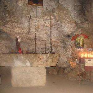 σπηλιά σε μοναστήρι-κοιλάδα μπέκα