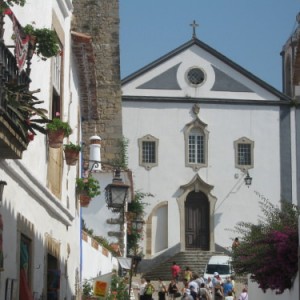 Εκκλησία στο μεσαιωνικό χωριό Όμπιδος.
