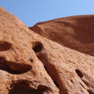 Uluru.Κάθε σημάδι του είναι συνδεδεμένο και μ'ένα μύθο.