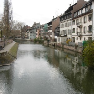 Στρασβούργο-κανάλι μέσα στο ποτάμι