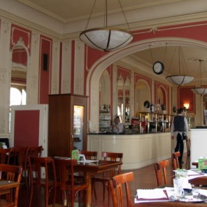 CAFE LOUVRE